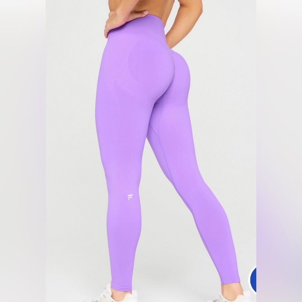Fabletics Seamless Scrunch HighWaisted Legging Vibrant Purple, neon violet color - Picture 4 of 8